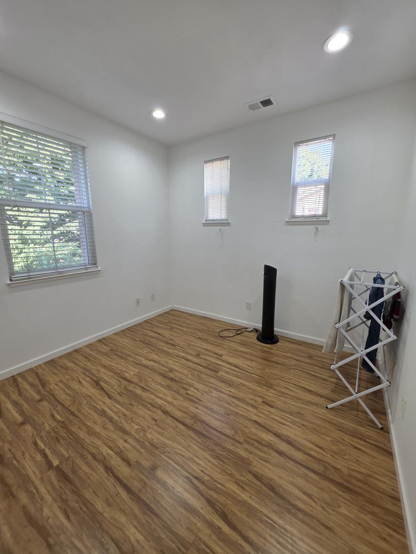 Detail Gallery Image 7 of 12 For 2681 Corde Terra Cir, San Jose,  CA 95111 - 4 Beds | 3/1 Baths
