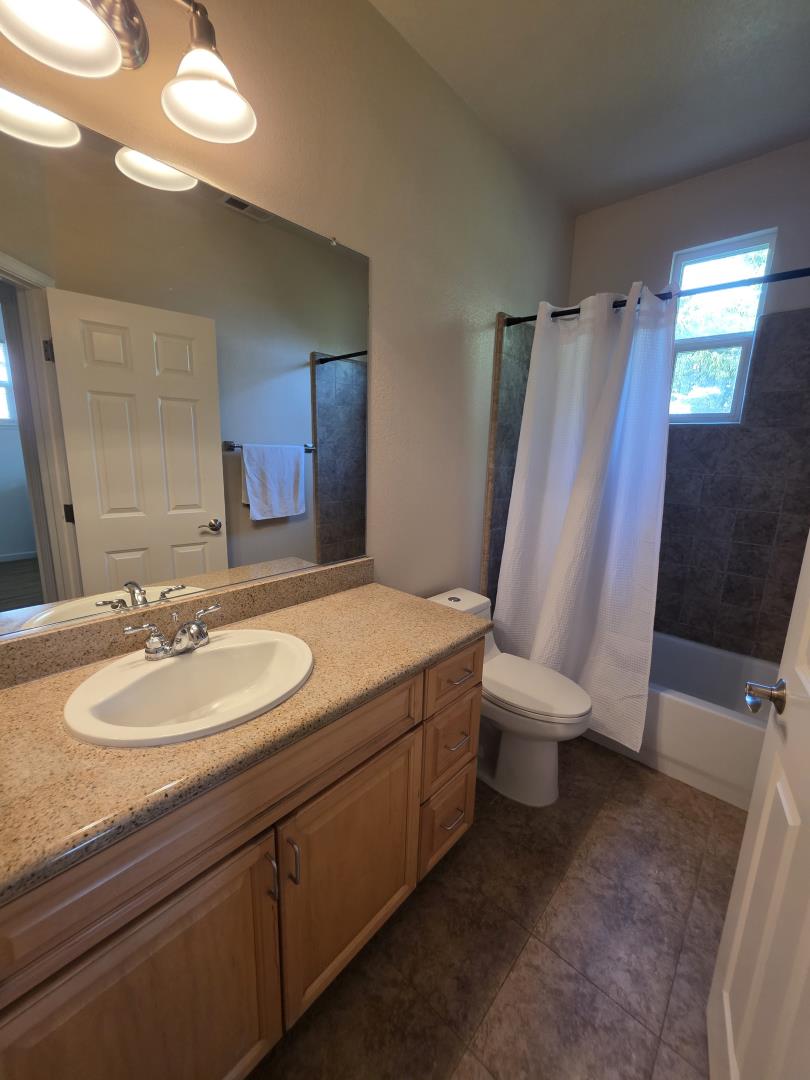 Detail Gallery Image 8 of 12 For 2681 Corde Terra Cir, San Jose,  CA 95111 - 4 Beds | 3/1 Baths