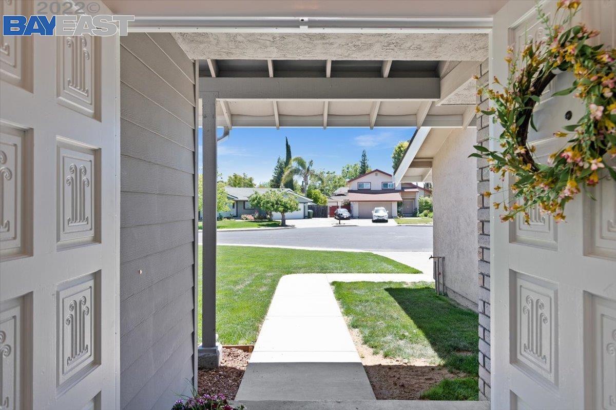 Detail Gallery Image 4 of 26 For 21 Lisa Ct, Brentwood,  CA 94513 - 4 Beds | 3 Baths