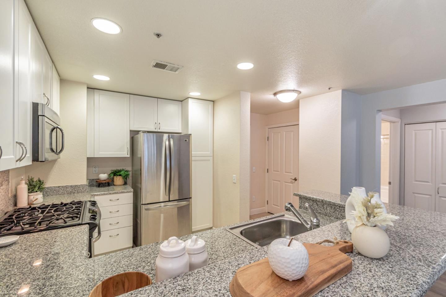 Detail Gallery Image 10 of 47 For 20488 Stevens Creek Blvd #1118,  Cupertino,  CA 95014 - 1 Beds | 1 Baths