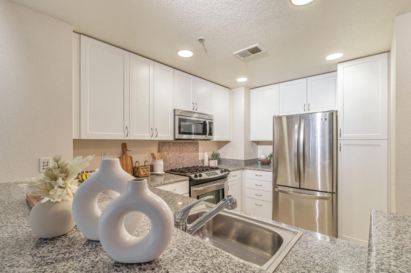 Detail Gallery Image 11 of 47 For 20488 Stevens Creek Blvd #1118,  Cupertino,  CA 95014 - 1 Beds | 1 Baths