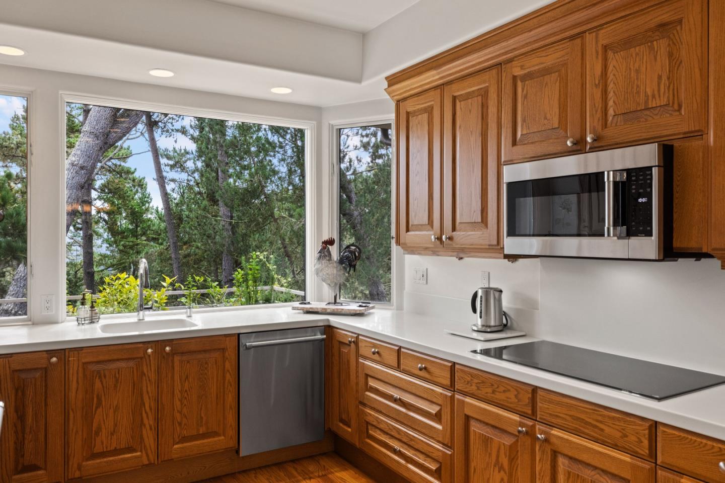 Detail Gallery Image 10 of 33 For 4043 Costado Rd, Pebble Beach,  CA 93953 - 4 Beds | 3/1 Baths