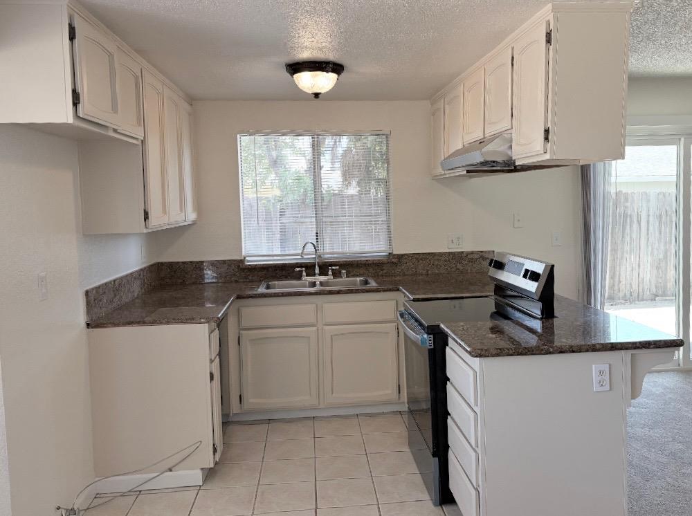 Detail Gallery Image 3 of 15 For 3765 Samos Way, Sacramento,  CA 95823 - 4 Beds | 2 Baths