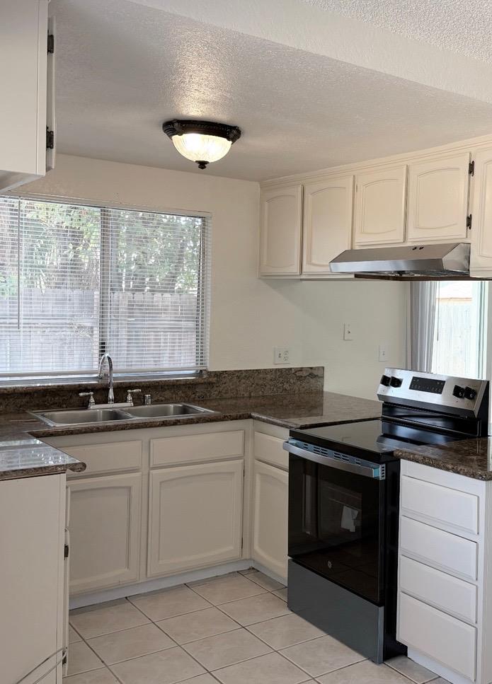 Detail Gallery Image 4 of 15 For 3765 Samos Way, Sacramento,  CA 95823 - 4 Beds | 2 Baths