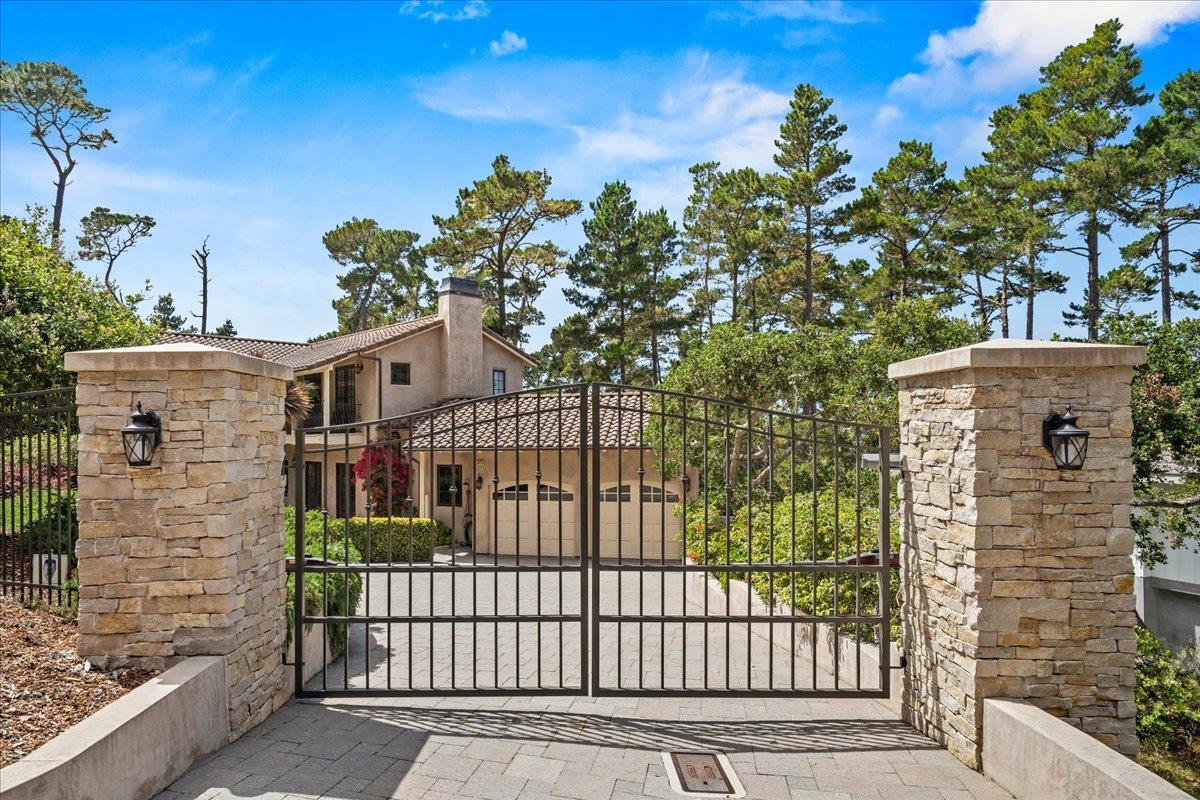 Detail Gallery Image 2 of 38 For 2970 Congress Road, Pebble Beach,  CA 93953 - 4 Beds | 3/1 Baths