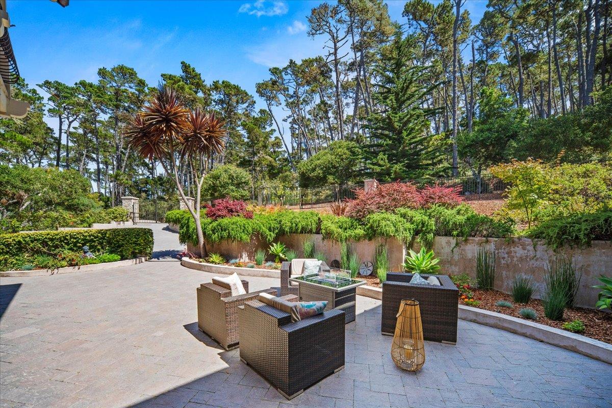 Detail Gallery Image 6 of 38 For 2970 Congress Road, Pebble Beach,  CA 93953 - 4 Beds | 3/1 Baths