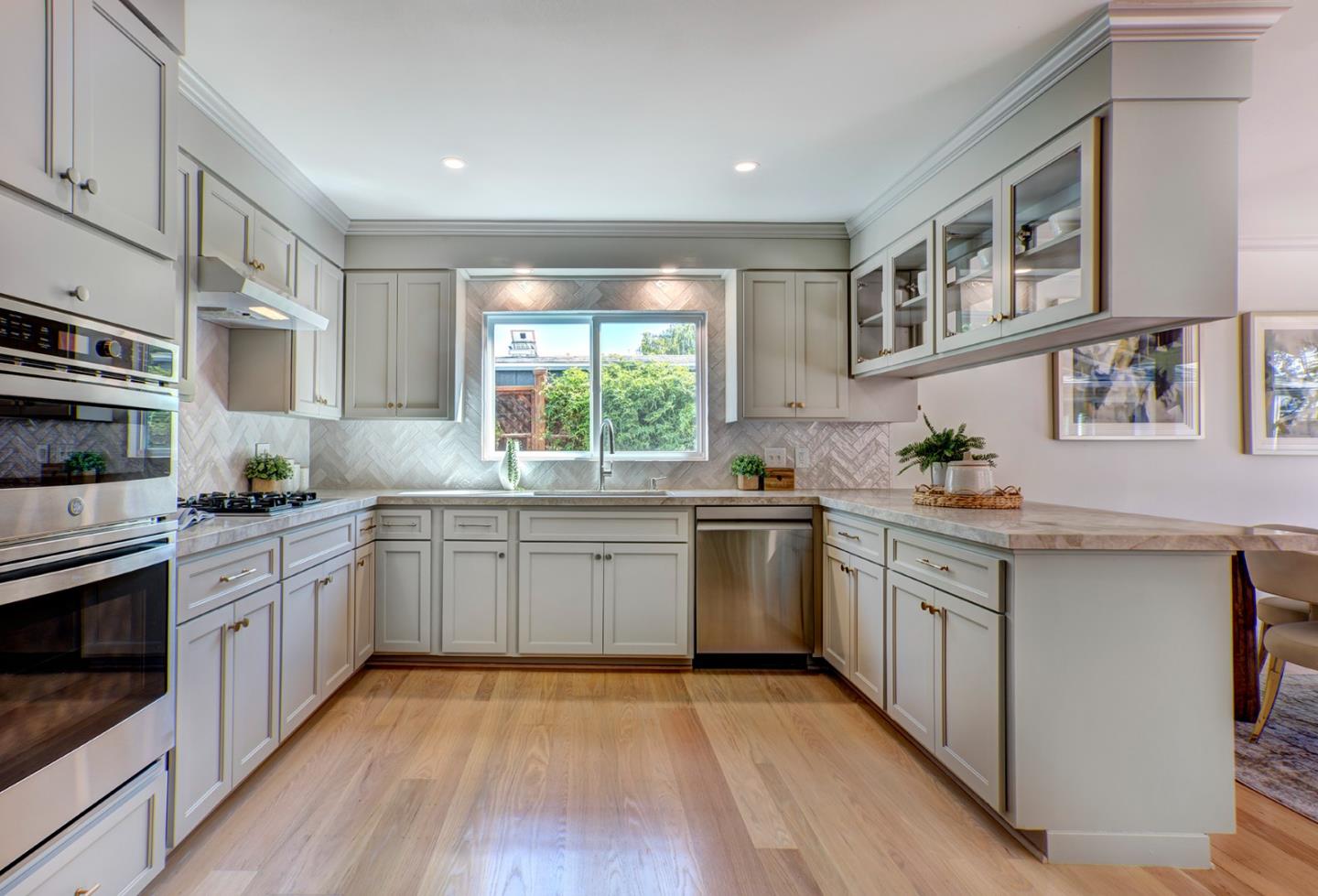 Detail Gallery Image 3 of 29 For 2628 Delaware Ave, Redwood City,  CA 94061 - 4 Beds | 2 Baths