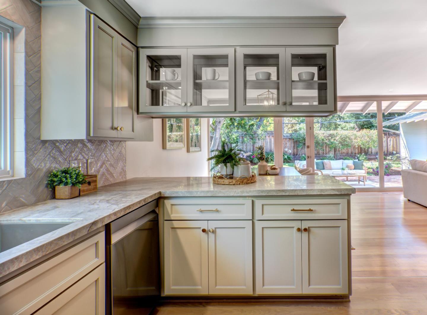 Detail Gallery Image 4 of 29 For 2628 Delaware Ave, Redwood City,  CA 94061 - 4 Beds | 2 Baths