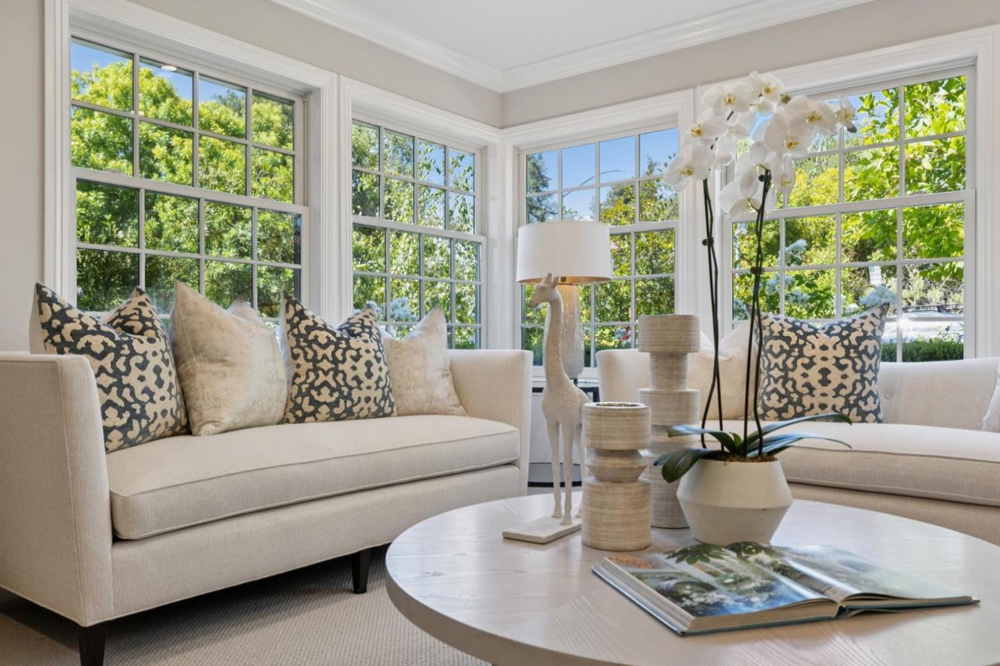 Detail Gallery Image 10 of 42 For 1 Hampton Ct, Los Altos,  CA 94022 - 4 Beds | 2/1 Baths