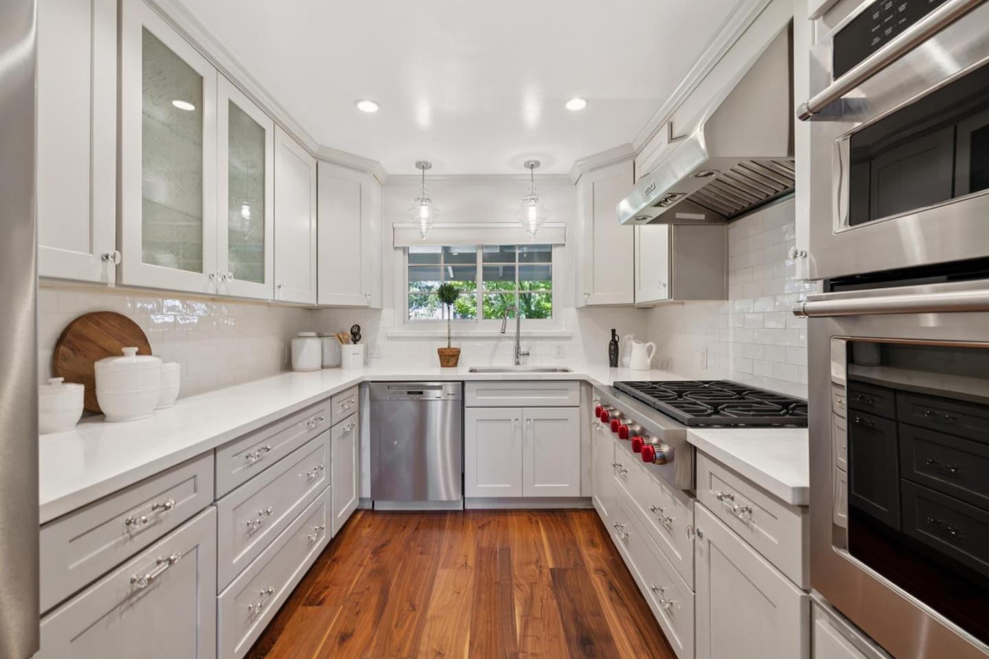 Detail Gallery Image 14 of 42 For 1 Hampton Ct, Los Altos,  CA 94022 - 4 Beds | 2/1 Baths