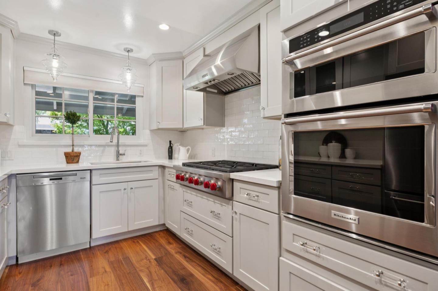 Detail Gallery Image 15 of 42 For 1 Hampton Ct, Los Altos,  CA 94022 - 4 Beds | 2/1 Baths