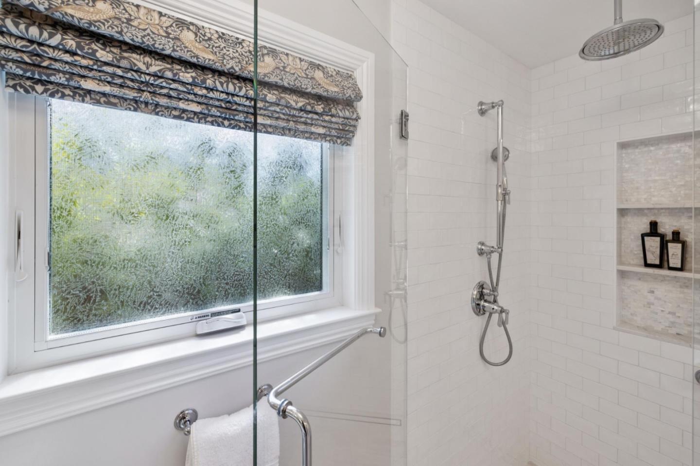 Detail Gallery Image 24 of 42 For 1 Hampton Ct, Los Altos,  CA 94022 - 4 Beds | 2/1 Baths