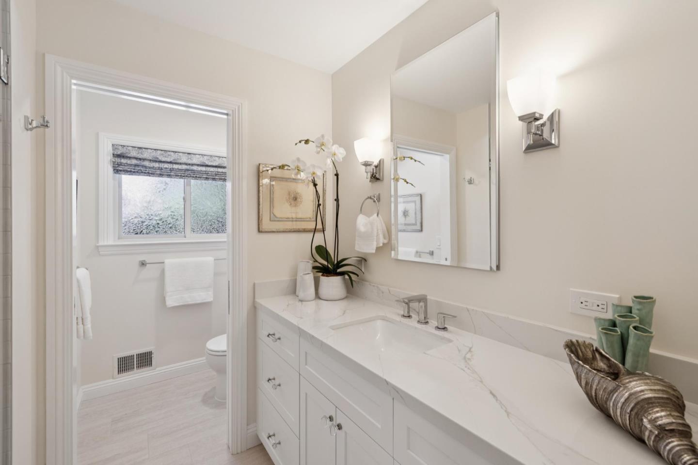 Detail Gallery Image 29 of 42 For 1 Hampton Ct, Los Altos,  CA 94022 - 4 Beds | 2/1 Baths