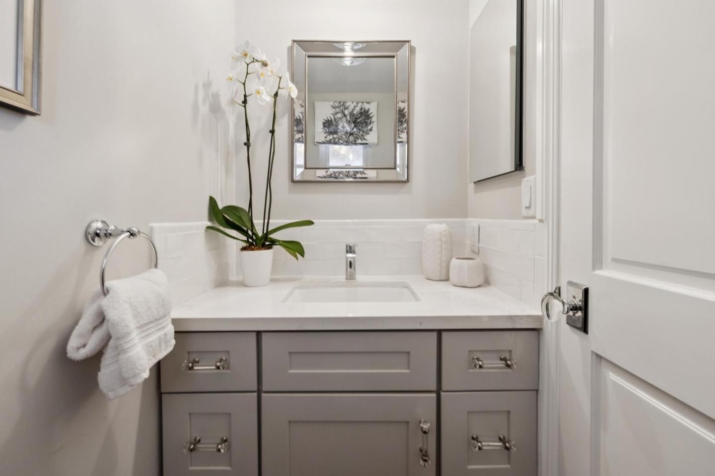 Detail Gallery Image 32 of 42 For 1 Hampton Ct, Los Altos,  CA 94022 - 4 Beds | 2/1 Baths