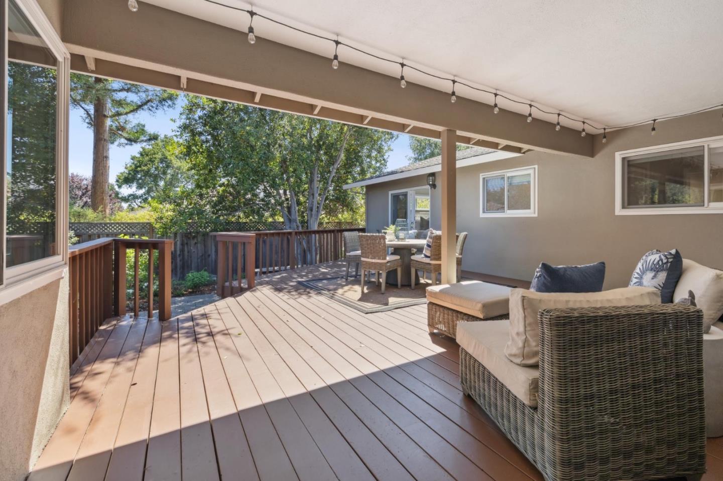 Detail Gallery Image 33 of 42 For 1 Hampton Ct, Los Altos,  CA 94022 - 4 Beds | 2/1 Baths