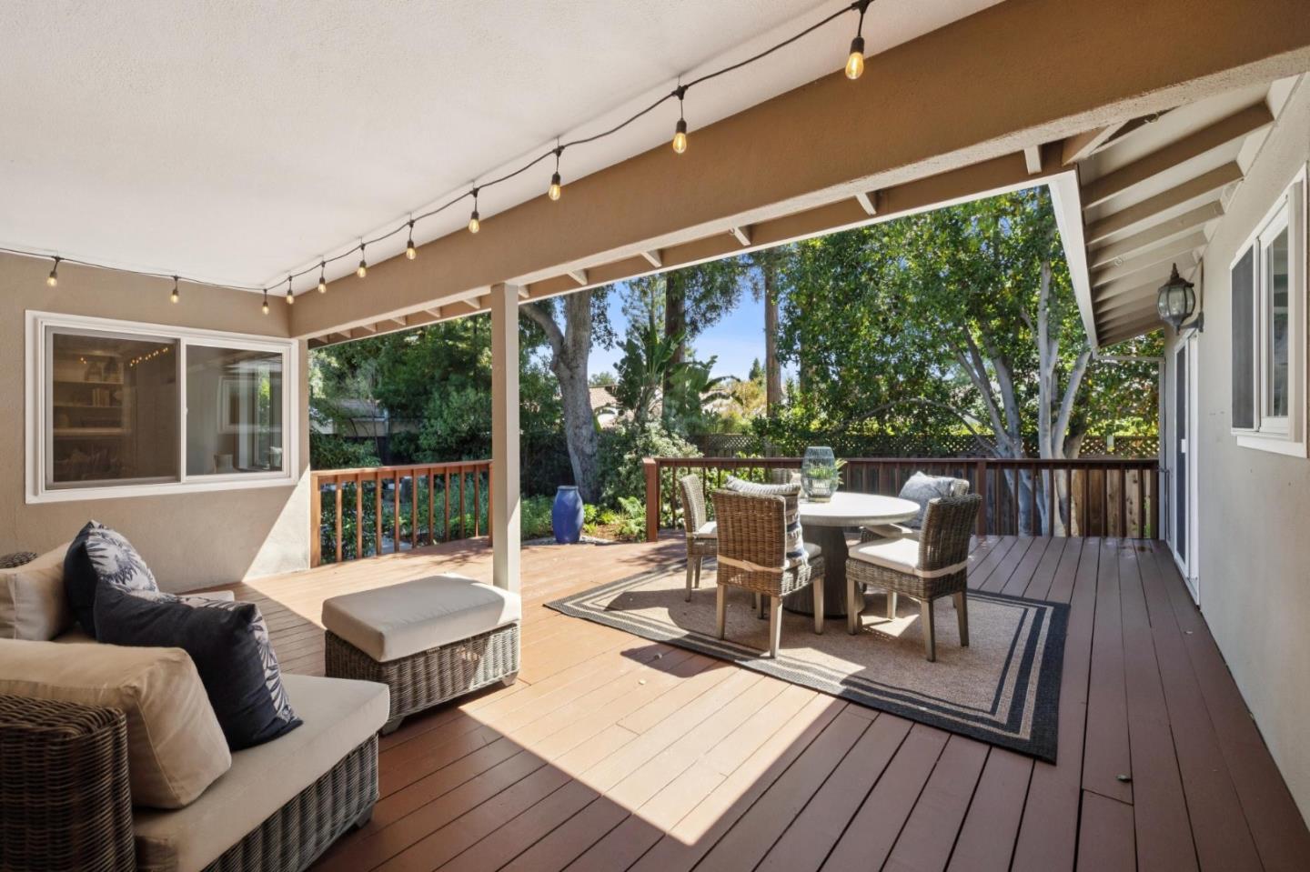 Detail Gallery Image 34 of 42 For 1 Hampton Ct, Los Altos,  CA 94022 - 4 Beds | 2/1 Baths