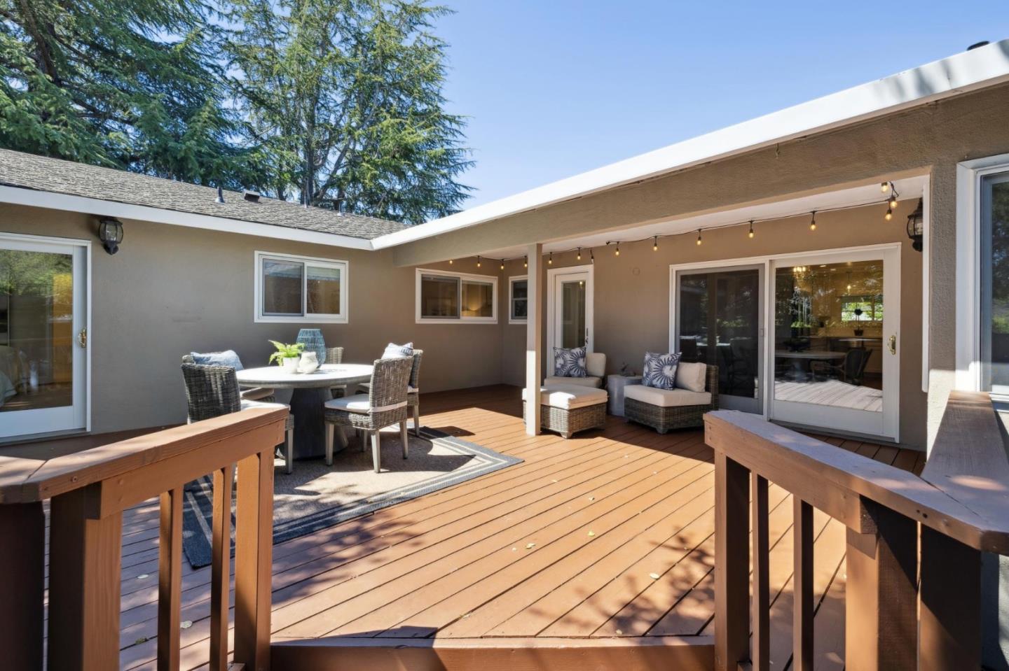 Detail Gallery Image 35 of 42 For 1 Hampton Ct, Los Altos,  CA 94022 - 4 Beds | 2/1 Baths