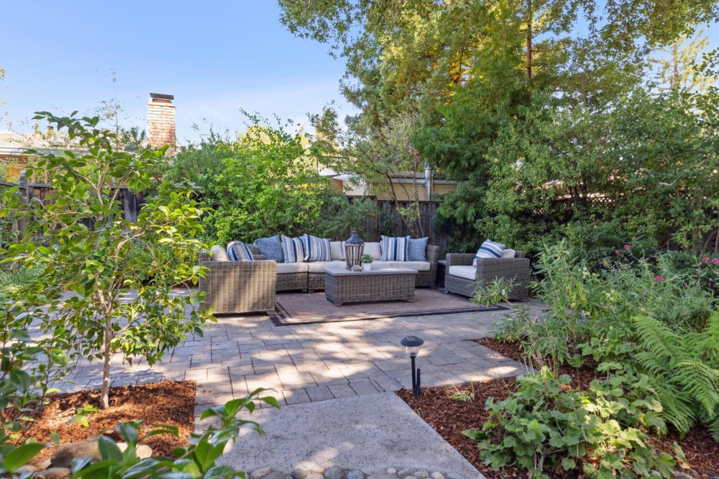 Detail Gallery Image 37 of 42 For 1 Hampton Ct, Los Altos,  CA 94022 - 4 Beds | 2/1 Baths