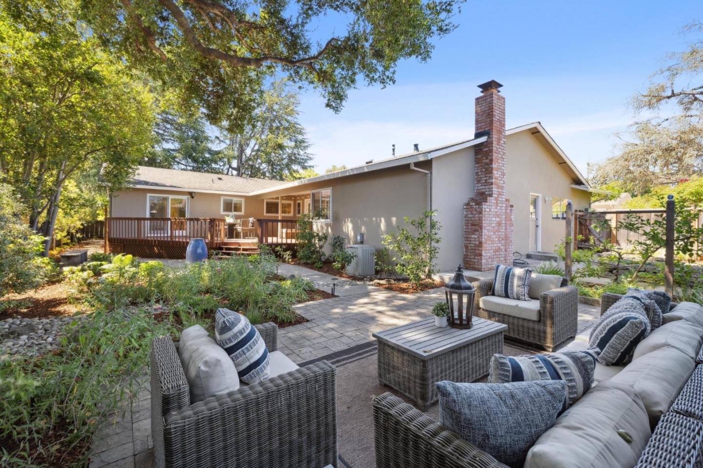 Detail Gallery Image 38 of 42 For 1 Hampton Ct, Los Altos,  CA 94022 - 4 Beds | 2/1 Baths