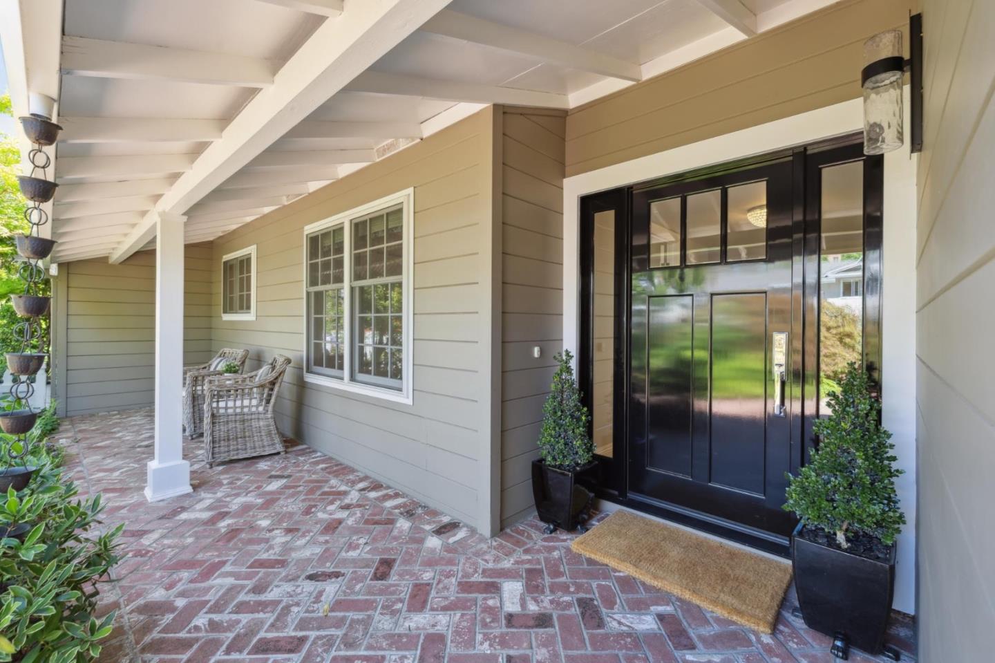 Detail Gallery Image 6 of 42 For 1 Hampton Ct, Los Altos,  CA 94022 - 4 Beds | 2/1 Baths