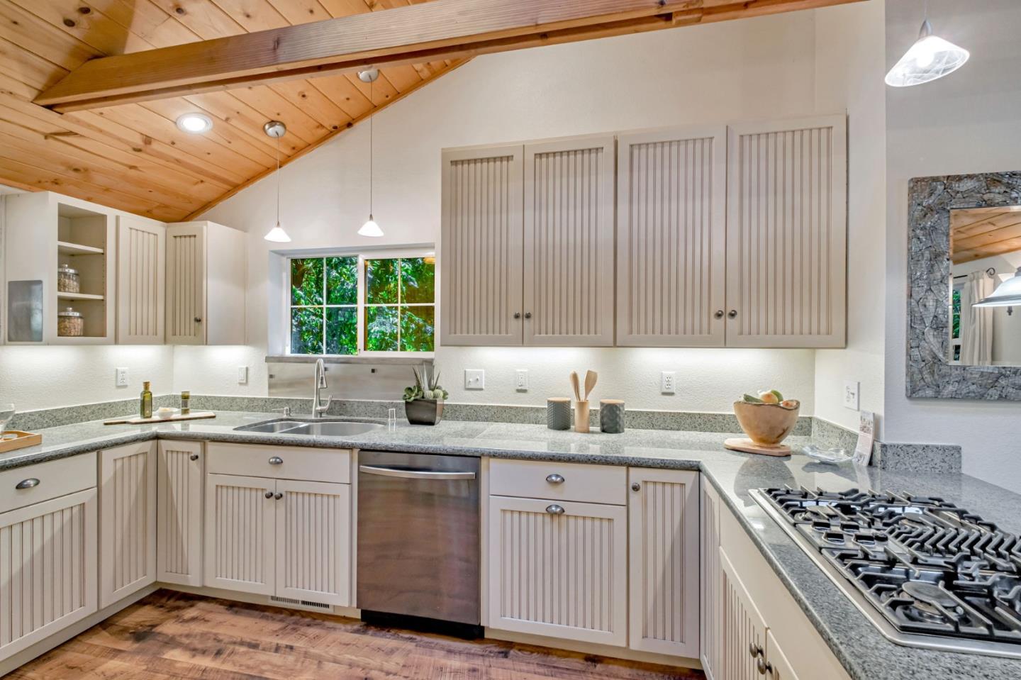 Detail Gallery Image 10 of 56 For 370 Fall Creek Dr, Felton,  CA 95018 - 3 Beds | 2 Baths