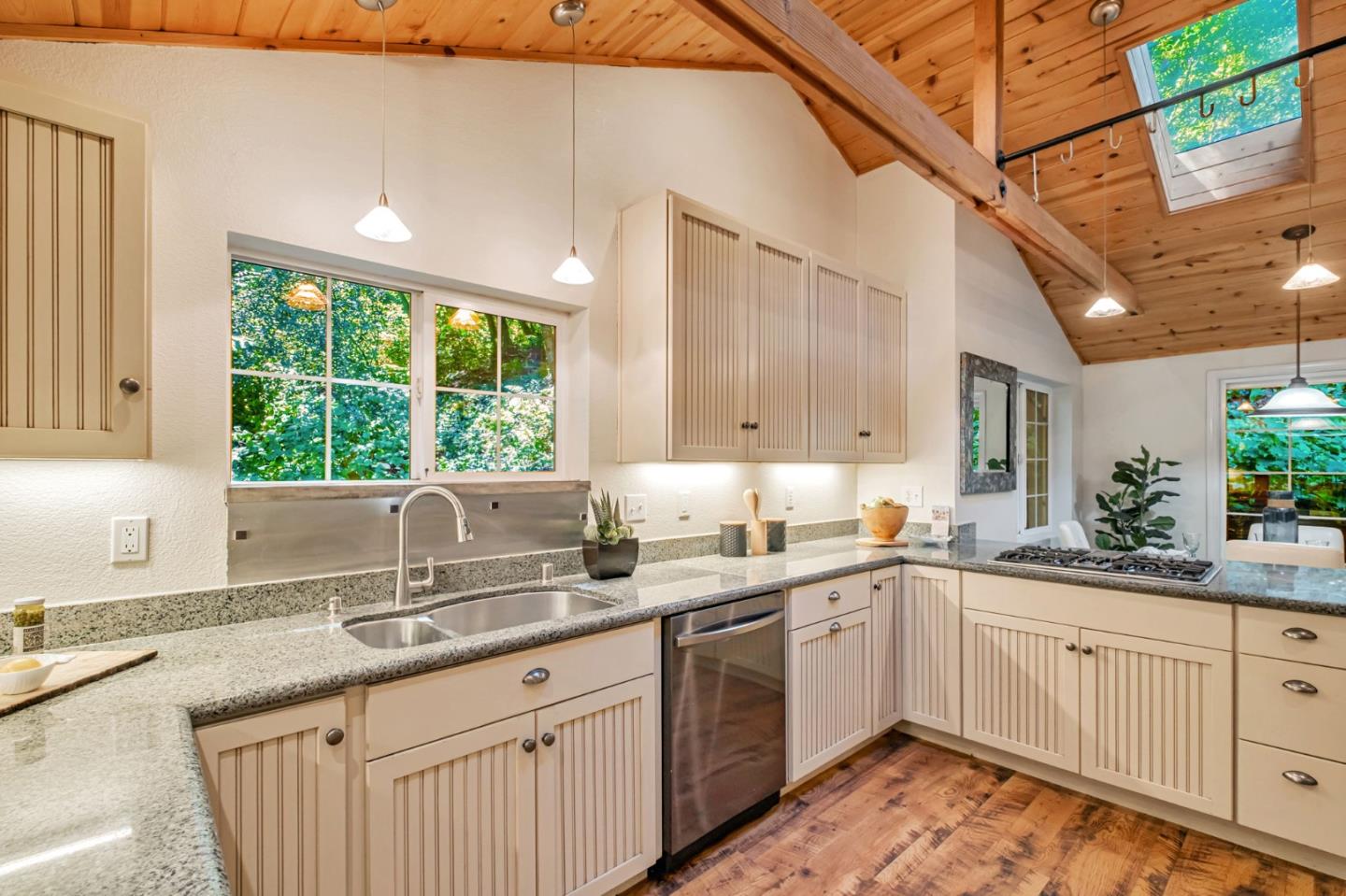 Detail Gallery Image 11 of 56 For 370 Fall Creek Dr, Felton,  CA 95018 - 3 Beds | 2 Baths