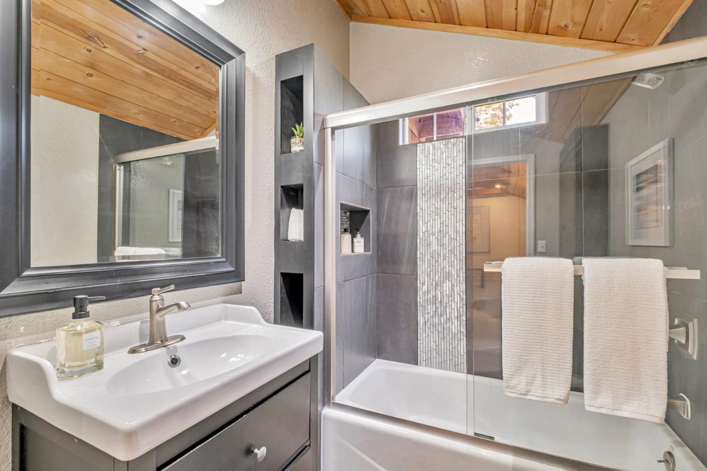 Detail Gallery Image 19 of 56 For 370 Fall Creek Dr, Felton,  CA 95018 - 3 Beds | 2 Baths