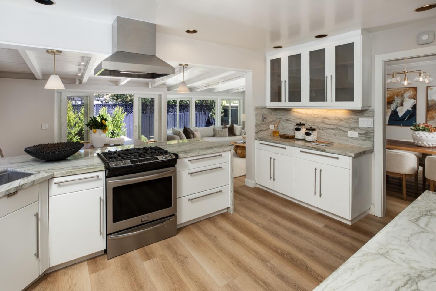 Detail Gallery Image 7 of 16 For 1031 Timothy Ln, Menlo Park,  CA 94025 - 2 Beds | 1/1 Baths