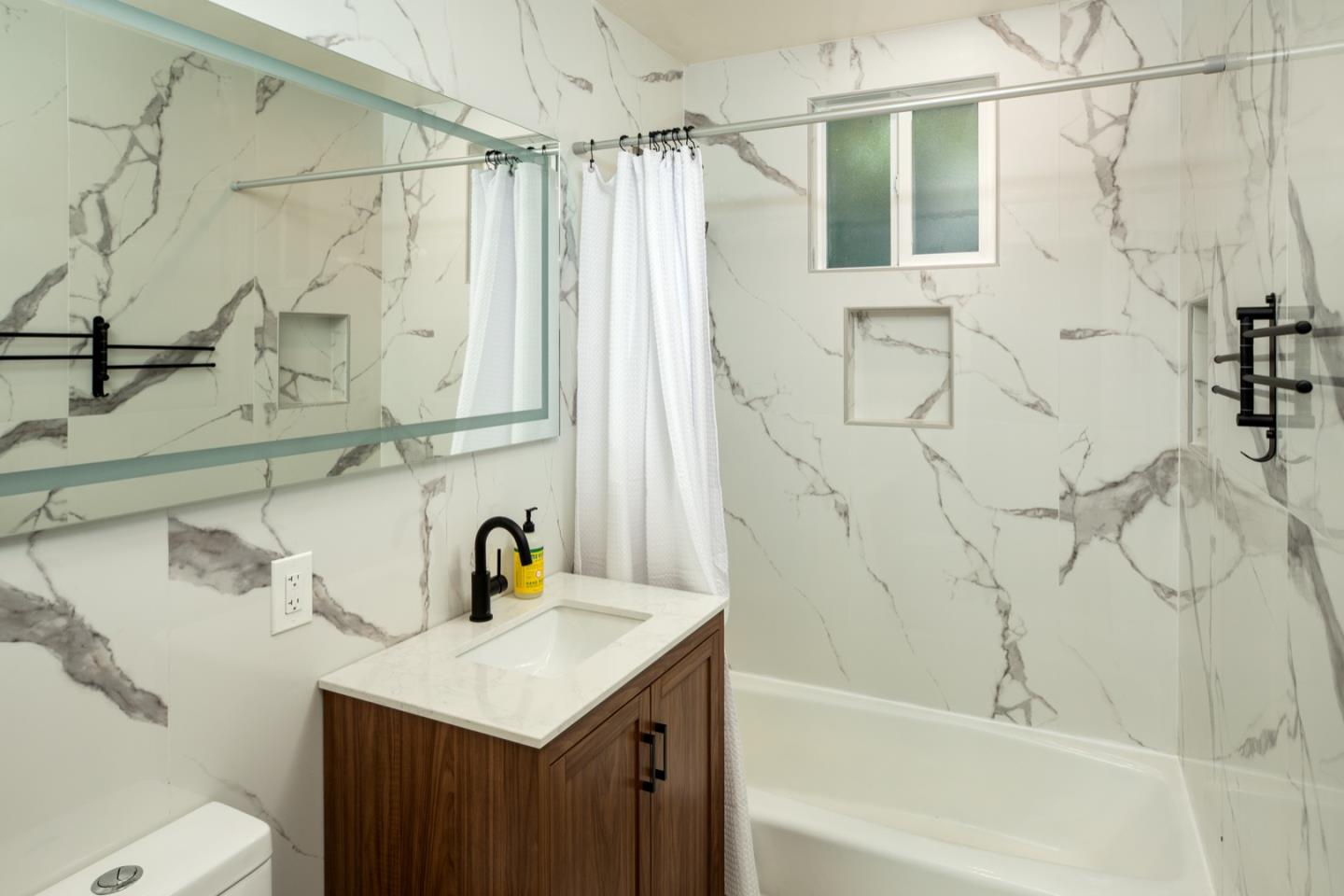 Detail Gallery Image 9 of 16 For 1031 Timothy Ln, Menlo Park,  CA 94025 - 2 Beds | 1/1 Baths