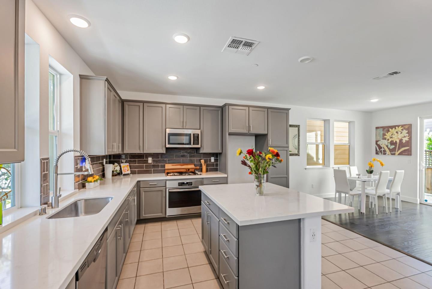 Detail Gallery Image 13 of 51 For 1861 Shasta Ln, Hercules,  CA 94547 - 4 Beds | 2/1 Baths