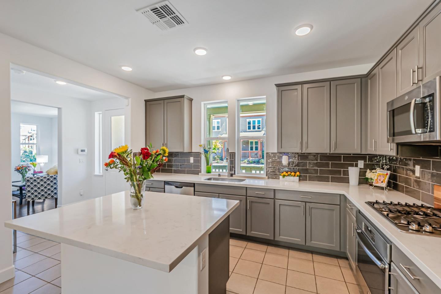 Detail Gallery Image 15 of 51 For 1861 Shasta Ln, Hercules,  CA 94547 - 4 Beds | 2/1 Baths