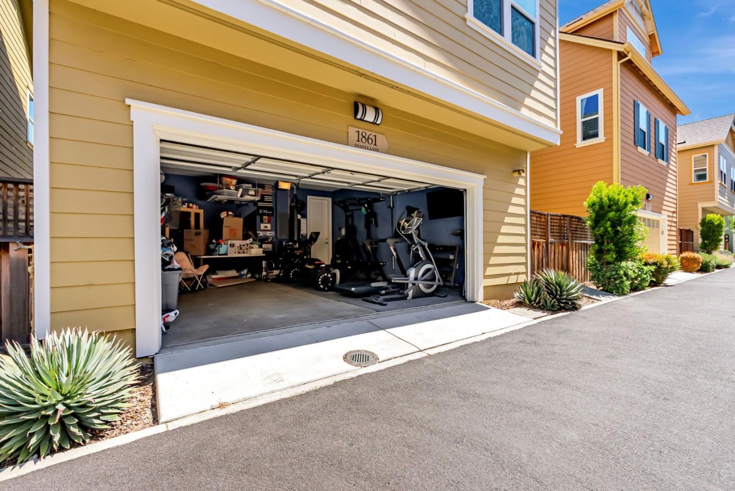 Detail Gallery Image 38 of 51 For 1861 Shasta Ln, Hercules,  CA 94547 - 4 Beds | 2/1 Baths