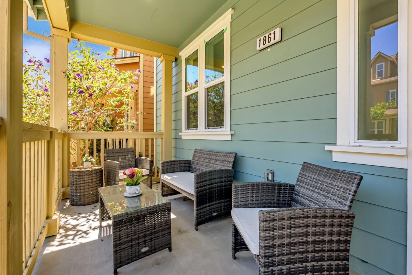 Detail Gallery Image 8 of 51 For 1861 Shasta Ln, Hercules,  CA 94547 - 4 Beds | 2/1 Baths