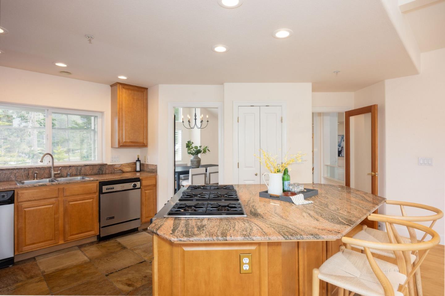 Detail Gallery Image 13 of 46 For 590 Miramar Dr, Half Moon Bay,  CA 94019 - 4 Beds | 3/1 Baths