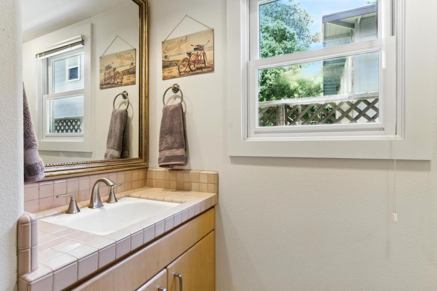 Detail Gallery Image 10 of 27 For 890 Pinetree Ln, Aptos,  CA 95003 - 3 Beds | 2/1 Baths