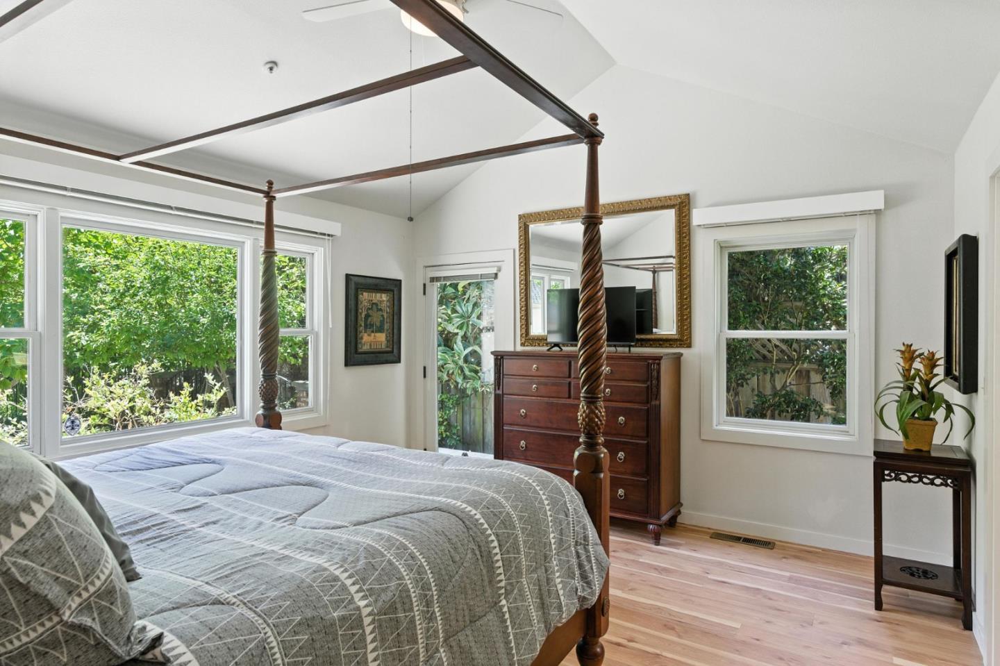 Detail Gallery Image 11 of 27 For 890 Pinetree Ln, Aptos,  CA 95003 - 3 Beds | 2/1 Baths