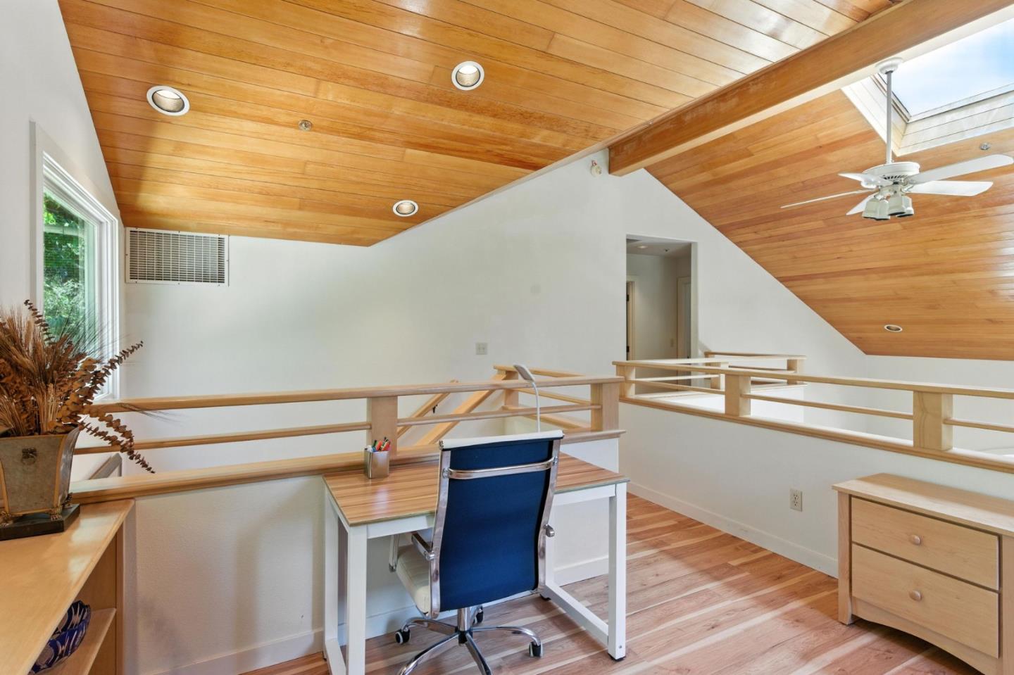 Detail Gallery Image 16 of 27 For 890 Pinetree Ln, Aptos,  CA 95003 - 3 Beds | 2/1 Baths