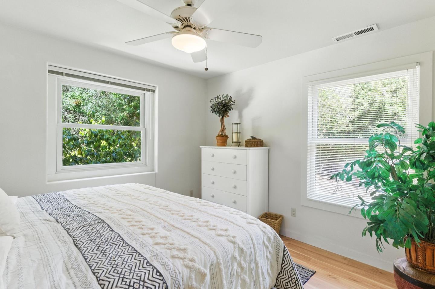 Detail Gallery Image 17 of 27 For 890 Pinetree Ln, Aptos,  CA 95003 - 3 Beds | 2/1 Baths