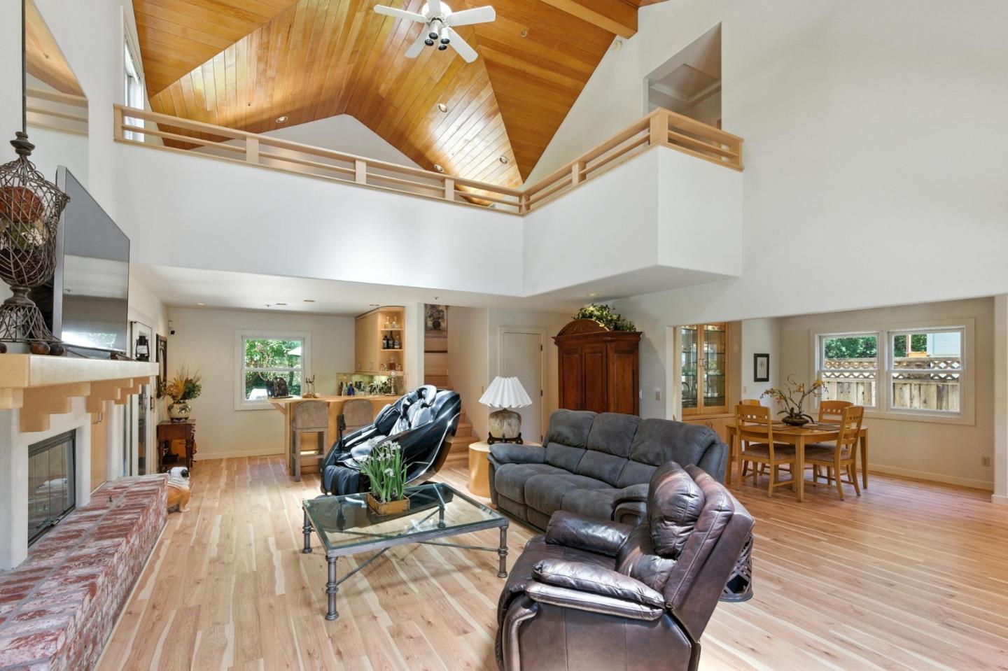 Detail Gallery Image 4 of 27 For 890 Pinetree Ln, Aptos,  CA 95003 - 3 Beds | 2/1 Baths
