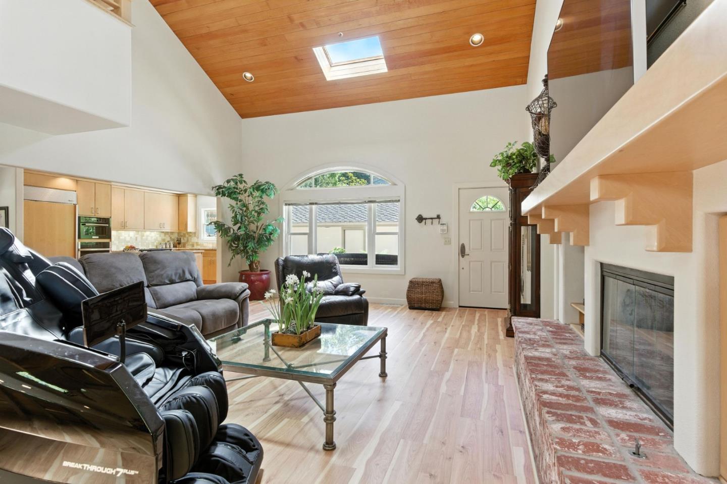 Detail Gallery Image 5 of 27 For 890 Pinetree Ln, Aptos,  CA 95003 - 3 Beds | 2/1 Baths