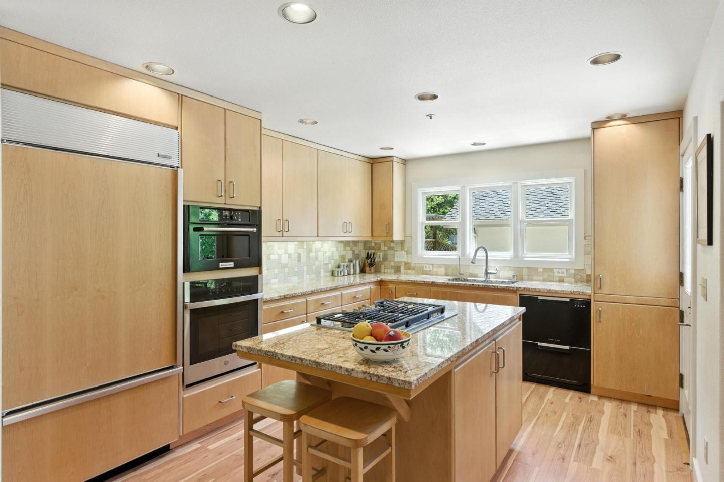 Detail Gallery Image 6 of 27 For 890 Pinetree Ln, Aptos,  CA 95003 - 3 Beds | 2/1 Baths