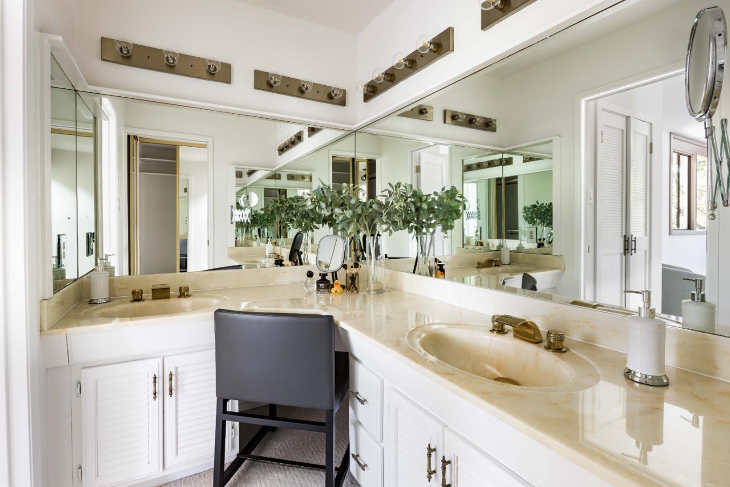 Detail Gallery Image 17 of 37 For 927 Continental Dr, Menlo Park,  CA 94025 - 4 Beds | 4/1 Baths