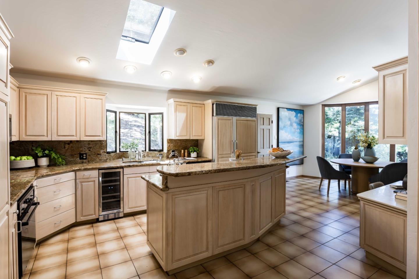 Detail Gallery Image 4 of 37 For 927 Continental Dr, Menlo Park,  CA 94025 - 4 Beds | 4/1 Baths