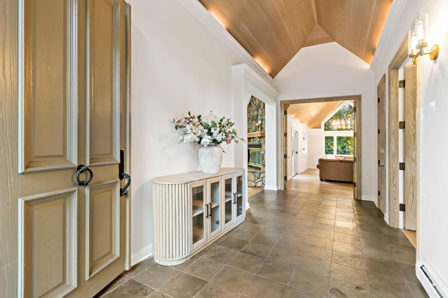 Detail Gallery Image 11 of 92 For 136 Finger Ave, Redwood City,  CA 94062 - 4 Beds | 3/1 Baths