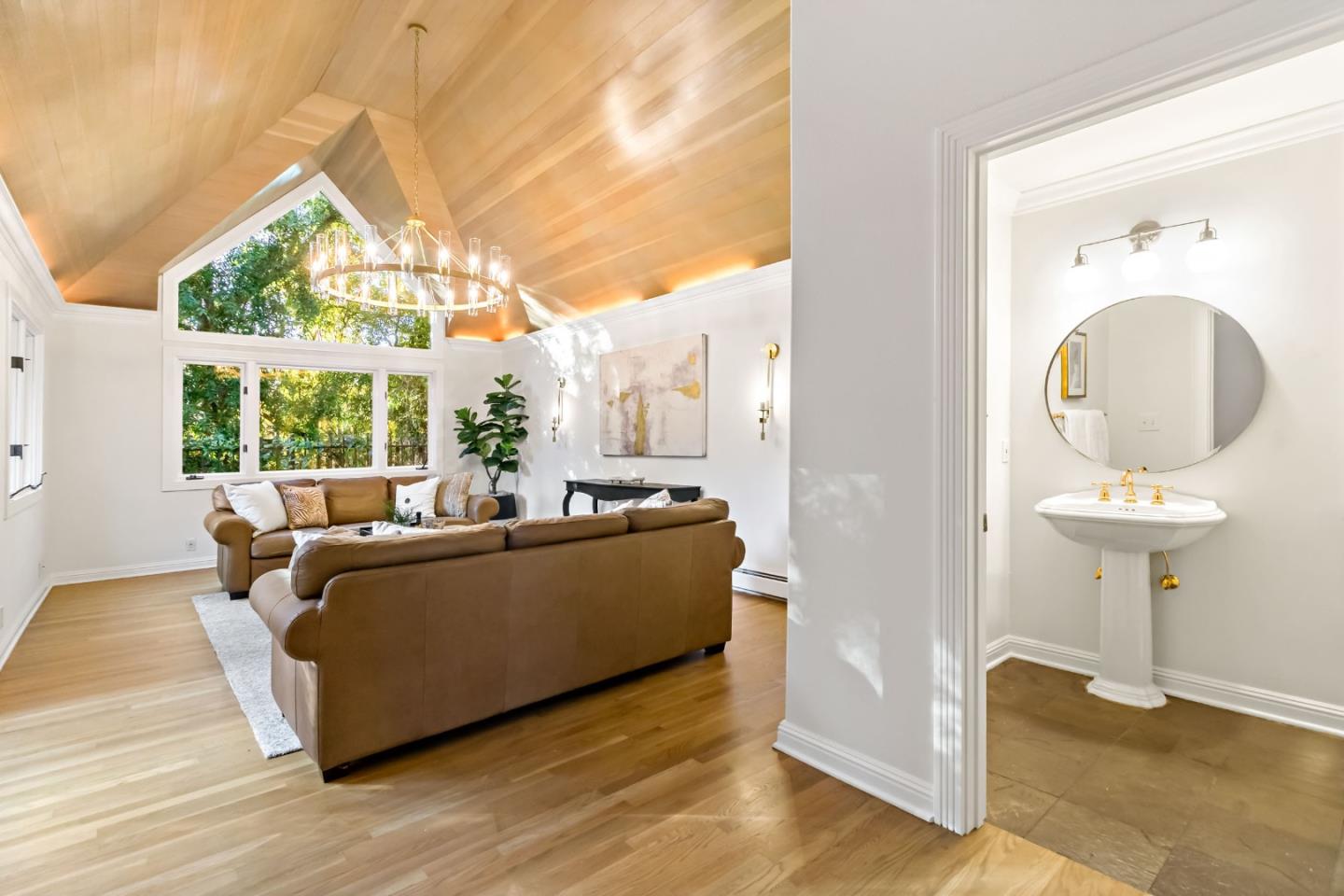 Detail Gallery Image 13 of 92 For 136 Finger Ave, Redwood City,  CA 94062 - 4 Beds | 3/1 Baths