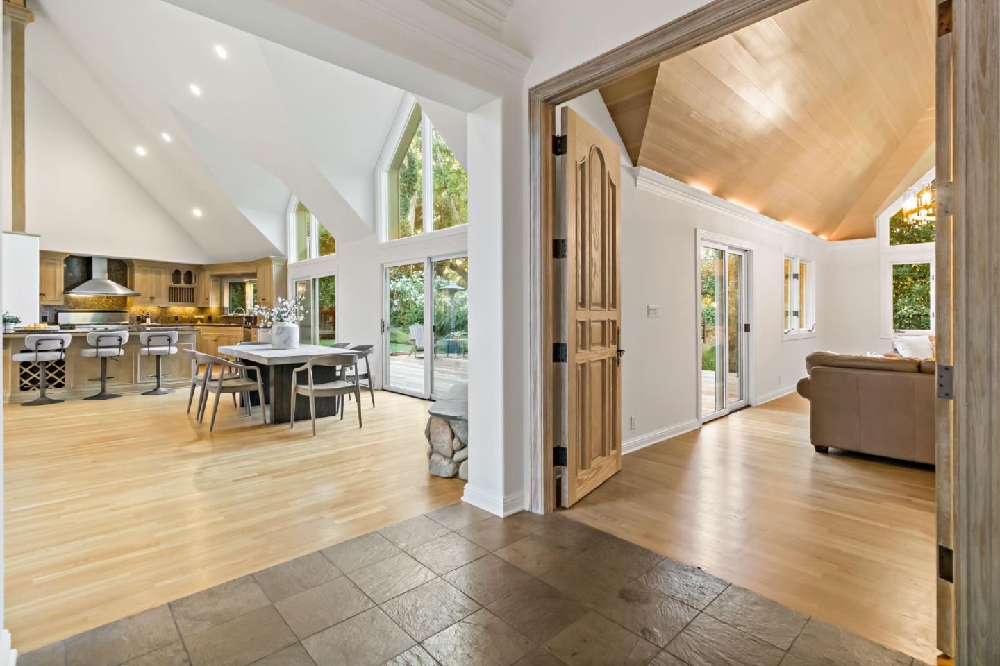 Detail Gallery Image 16 of 92 For 136 Finger Ave, Redwood City,  CA 94062 - 4 Beds | 3/1 Baths