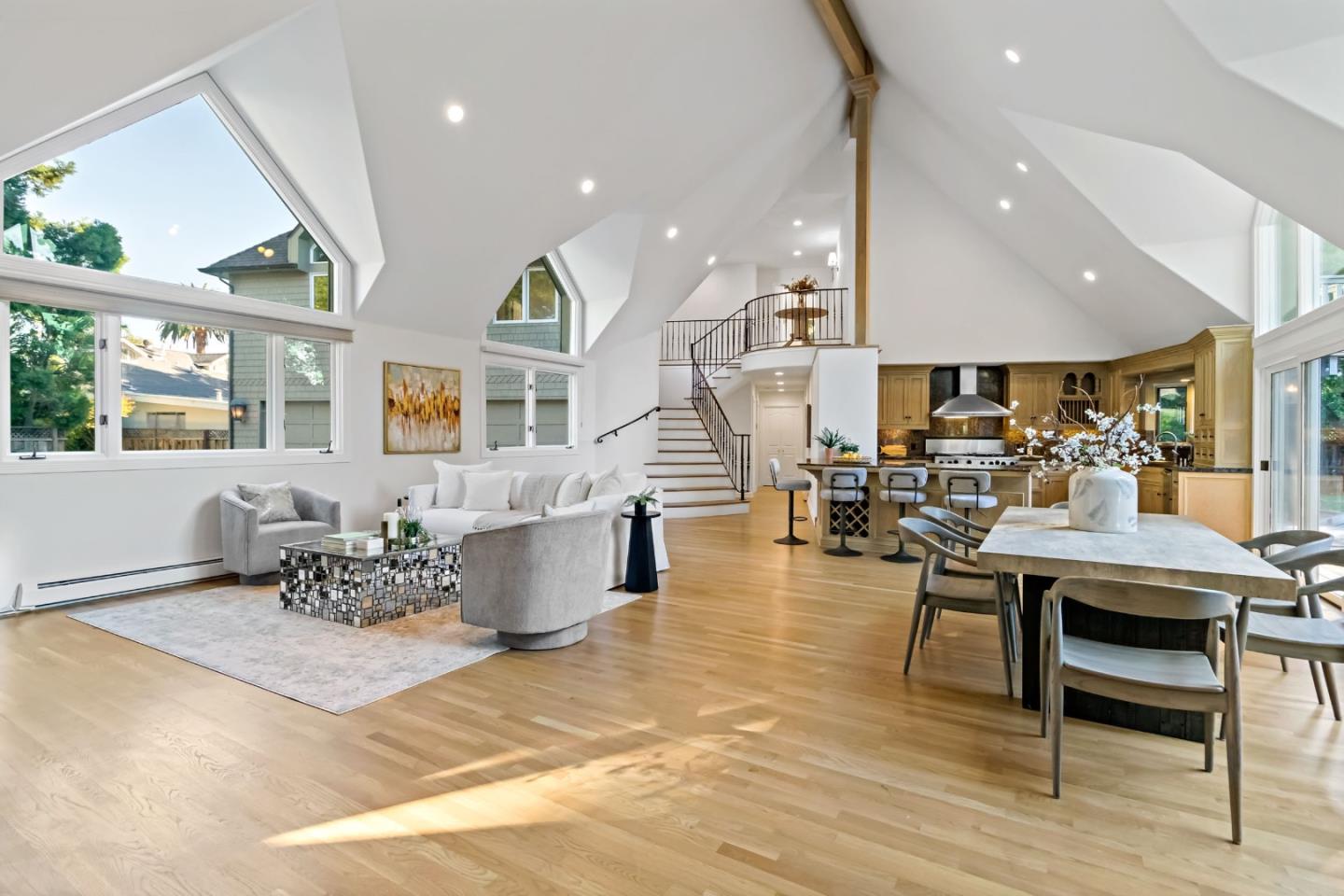 Detail Gallery Image 18 of 92 For 136 Finger Ave, Redwood City,  CA 94062 - 4 Beds | 3/1 Baths