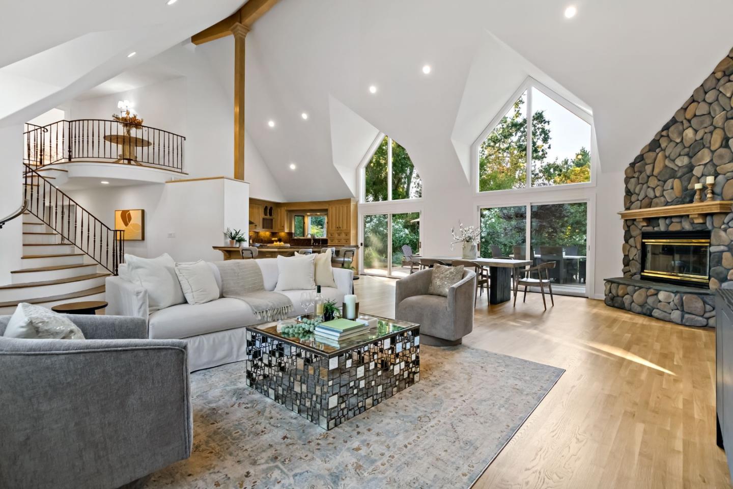 Detail Gallery Image 21 of 92 For 136 Finger Ave, Redwood City,  CA 94062 - 4 Beds | 3/1 Baths