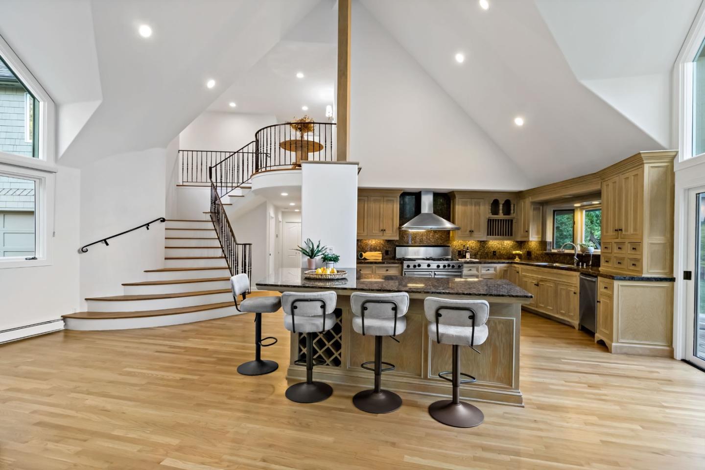 Detail Gallery Image 22 of 92 For 136 Finger Ave, Redwood City,  CA 94062 - 4 Beds | 3/1 Baths