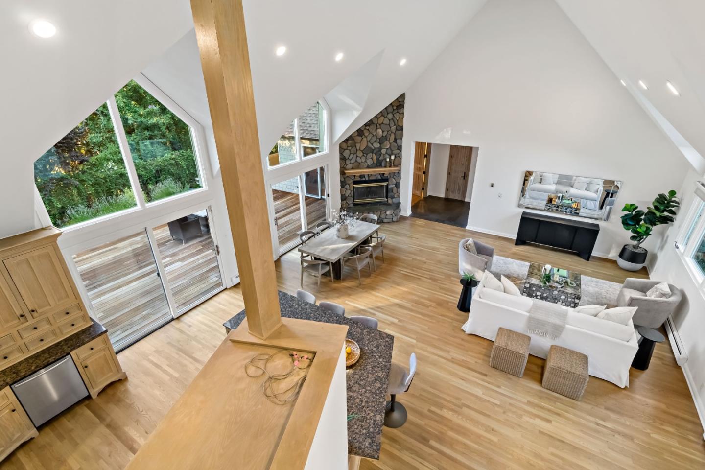 Detail Gallery Image 23 of 92 For 136 Finger Ave, Redwood City,  CA 94062 - 4 Beds | 3/1 Baths